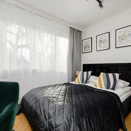 Apartment Modern Black & Wooden Near The Airport By Renters Warsaw