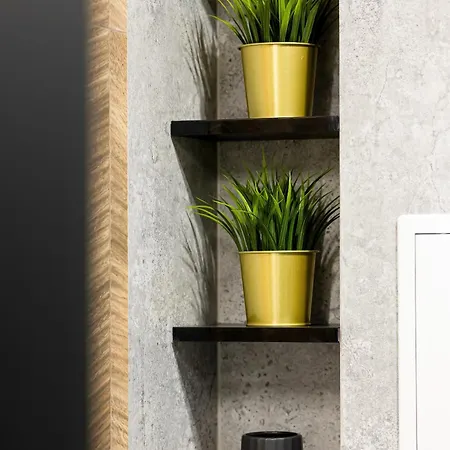 Apartamento Modern Black & Wooden Near The Airport By Renters