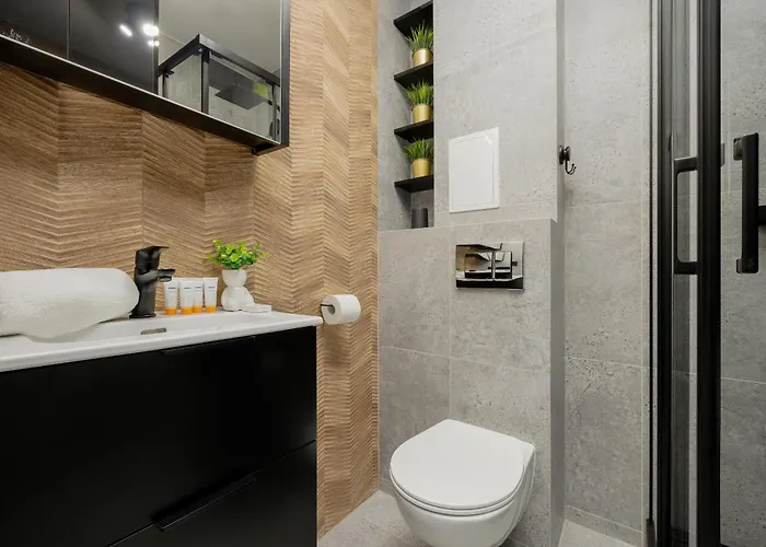 Apartment Modern Black & Wooden Near The Airport By Renters Warsaw