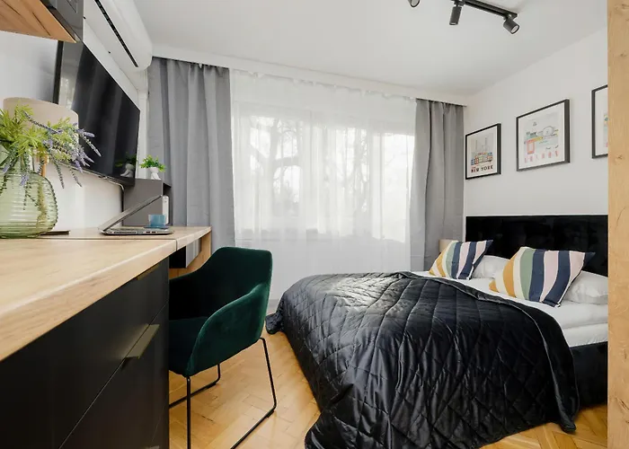 Modern Black & Wooden Near The Airport By Renters Apartment Warsaw
