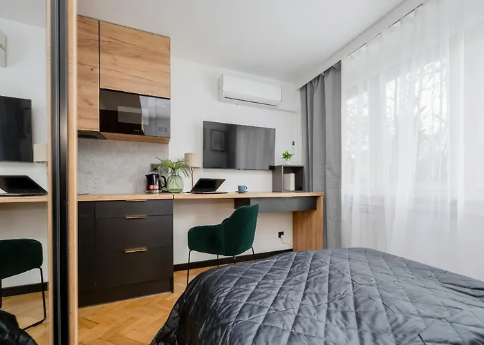 Apartment Modern Black & Wooden Near The Airport By Renters Warsaw
